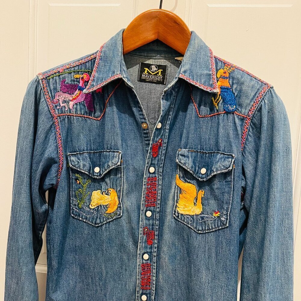 Vtg 70's Maverick Embroidered Denim Pearl Snap Shirt Long Tail Western Cowboy - Picture 7 of 16